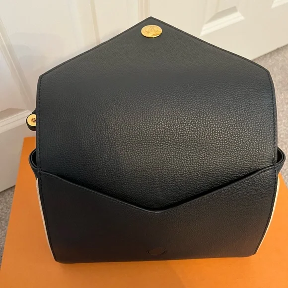 LV bag - Picture 2 of 12